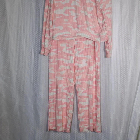 Secret Treasures Size L scoop neck elastic waist pink camo long sleeve pajama se - Picture 2 of 15